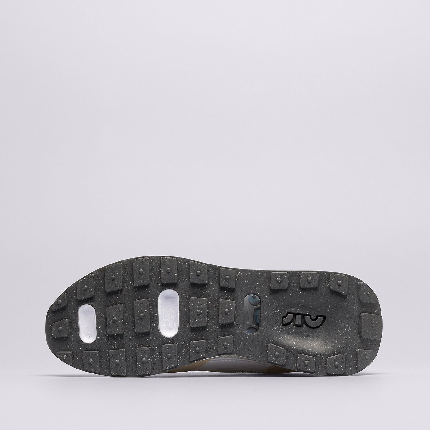 Дамски маратонки NIKE W AIR MAX PRE-DAY NN dm8259-002 цвят бежов