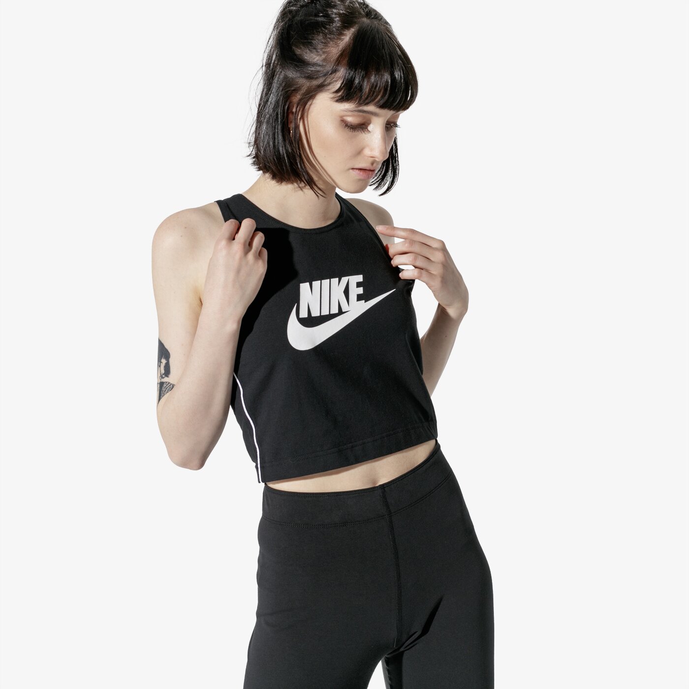 Дамска тениска NIKE ТОП W NSW HRTG ПОТНИК ar2327-010 цвят черен