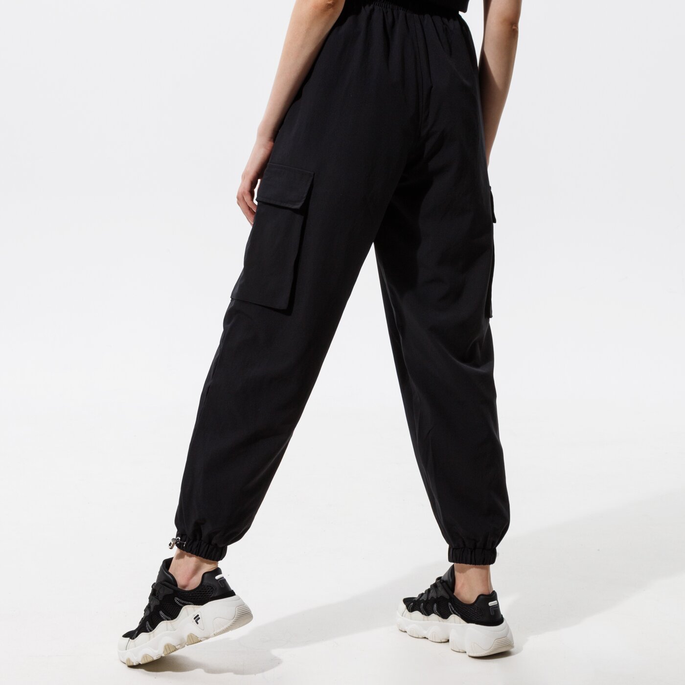 Дамски панталони ELLESSE ПАНТАЛОНИ ROSANA TRACK PANT BLK sgi11088011 цвят черен