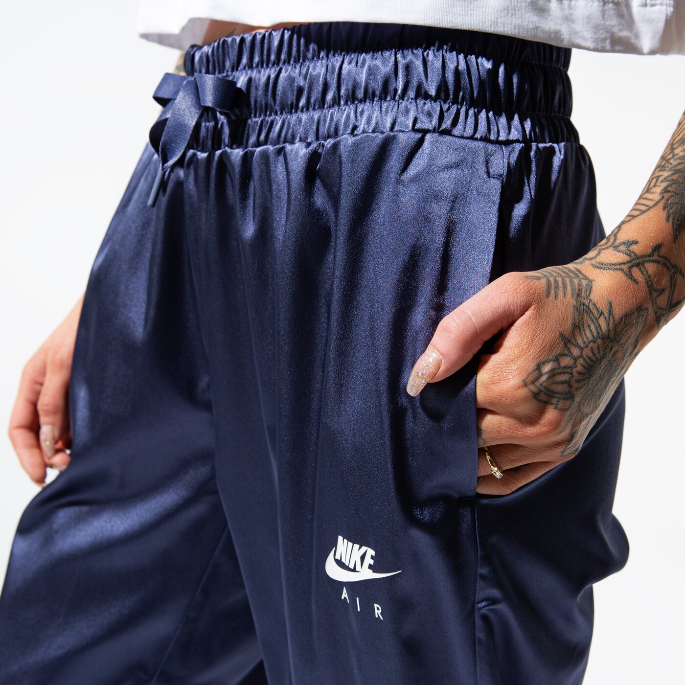 Дамски панталони NIKE ПАНТАЛОНИ W NSW AIR TRK PANT SATIN bv4781-557 цвят виолетов