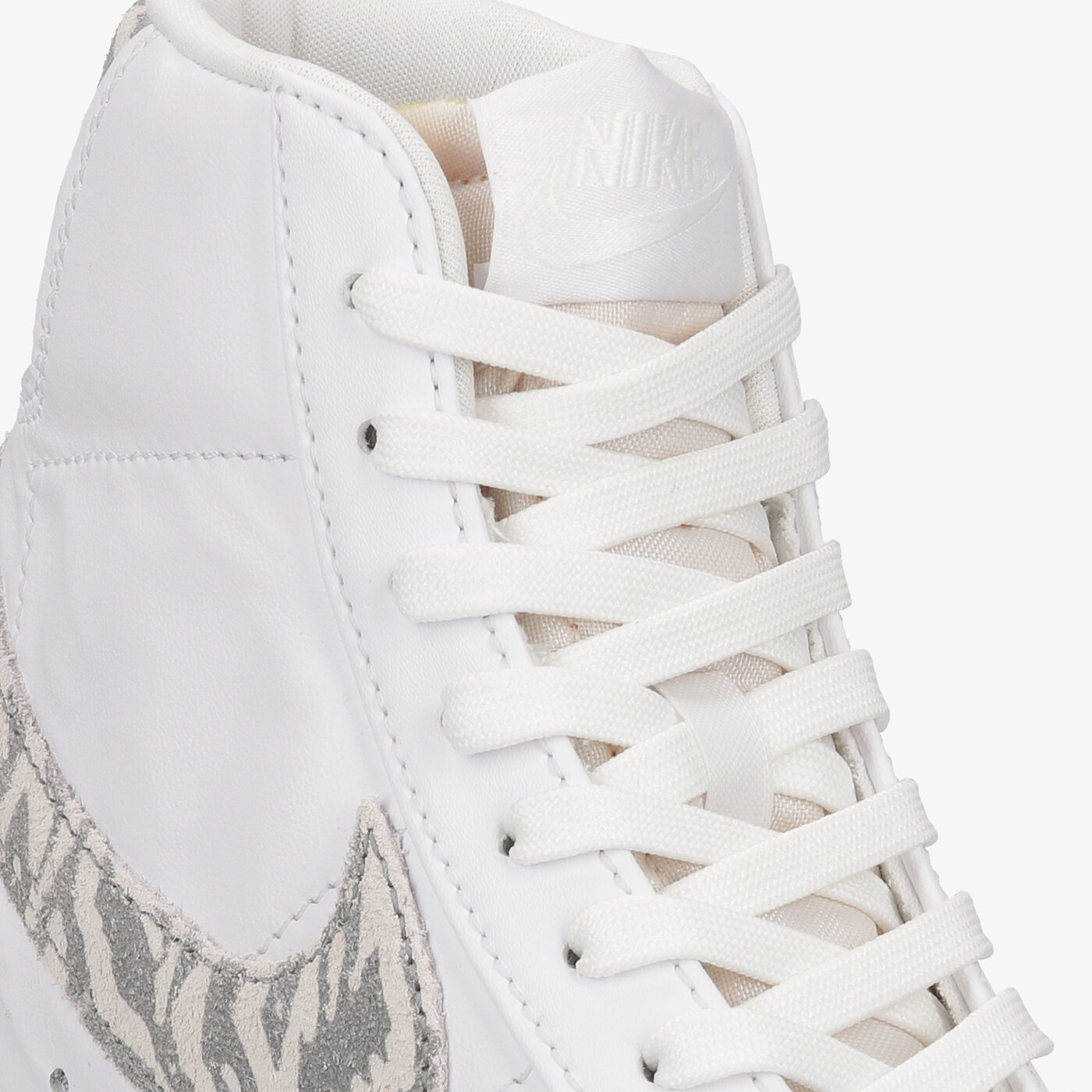 Дамски маратонки NIKE W BLAZER MID '77 SE dh9633-101 цвят бял