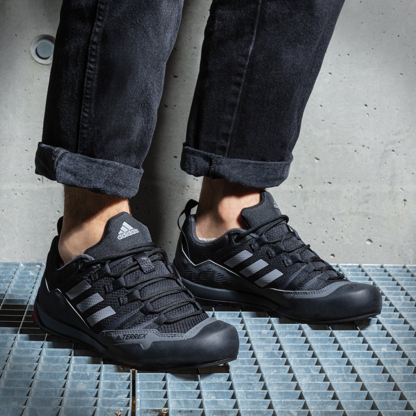 Мъжки зимни обувки ADIDAS TERREX SWIFT SOLO 2 gz0331 цвят черен