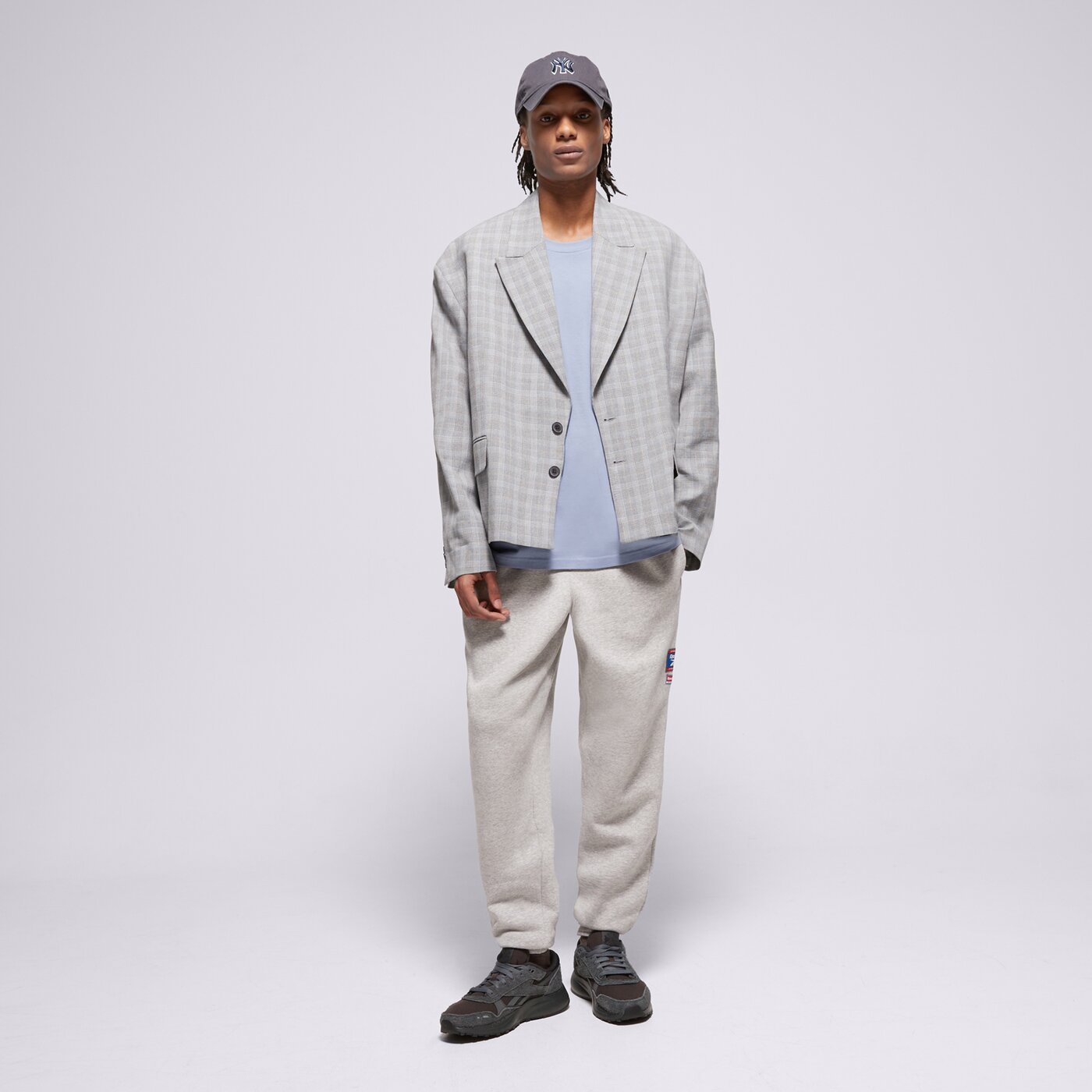 Мъжки панталони REEBOK ПАНТАЛОНИ RI BADGE 100205445 цвят сив