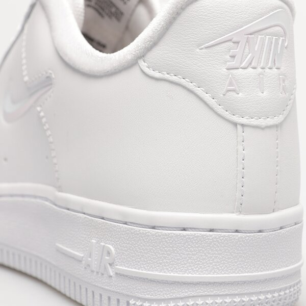 Дамски маратонки NIKE WMNS AIR FORCE 1 '07 SE fb8251-100 цвят бял