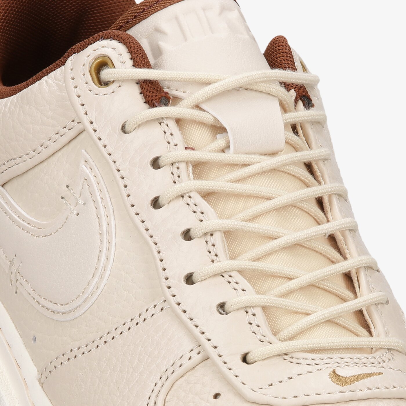 Мъжки маратонки NIKE AIR FORCE 1 LUXE db4109-200 цвят бял