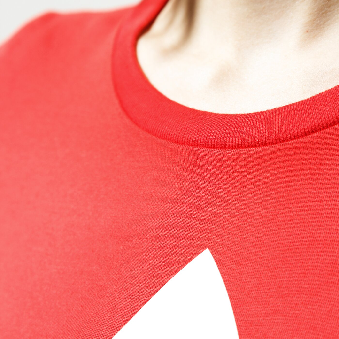 Дамска тениска ADIDAS ТЕНИСКА LRG LOGO BODY fm7181 цвят червен