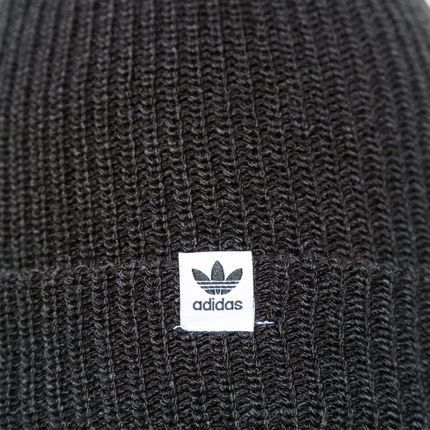 Дамска зимна шапка ADIDAS ЗИМНА ШАПКА SHORTY BEANIE ee1163 цвят черен
