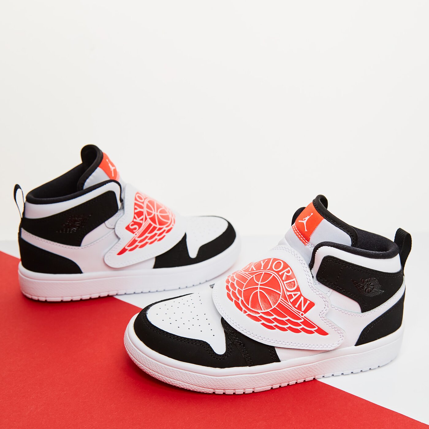 Детски маратонки SKY 1 JORDAN bq7197-101 цвят бял