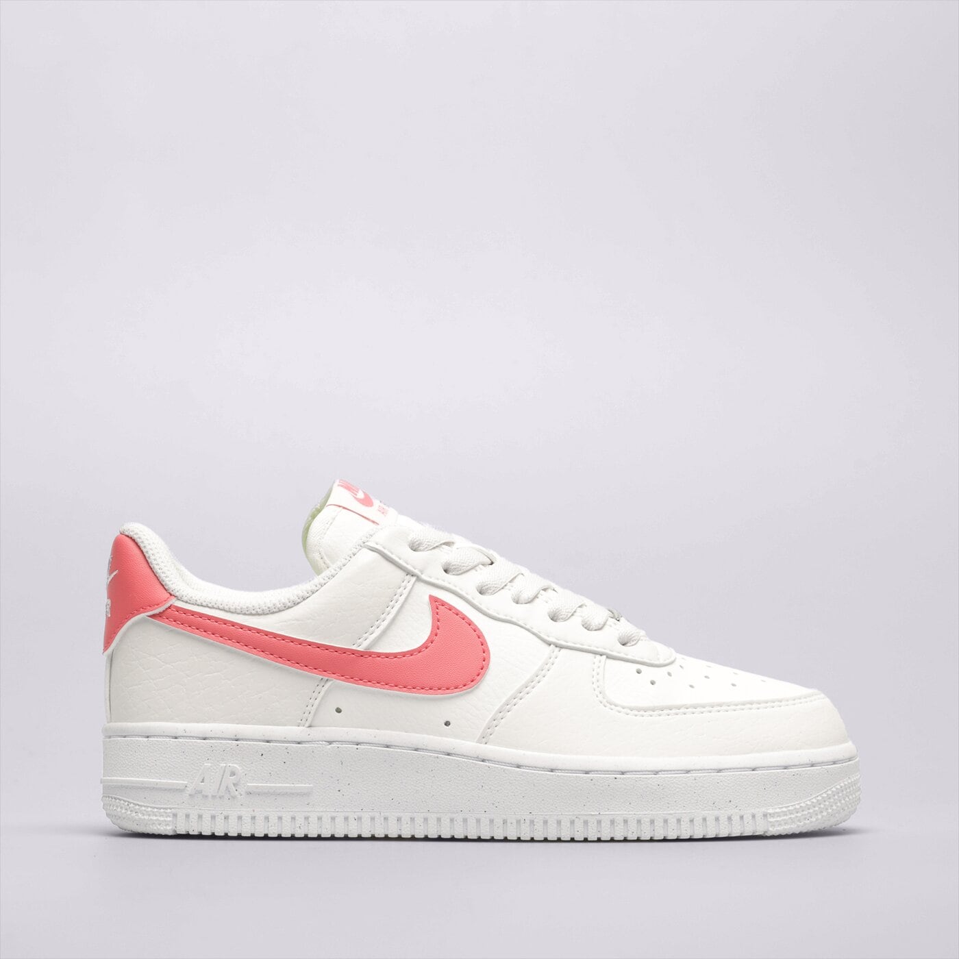Дамски маратонки NIKE AIR FORCE 1 '07 SE dv3808-100 цвят бял