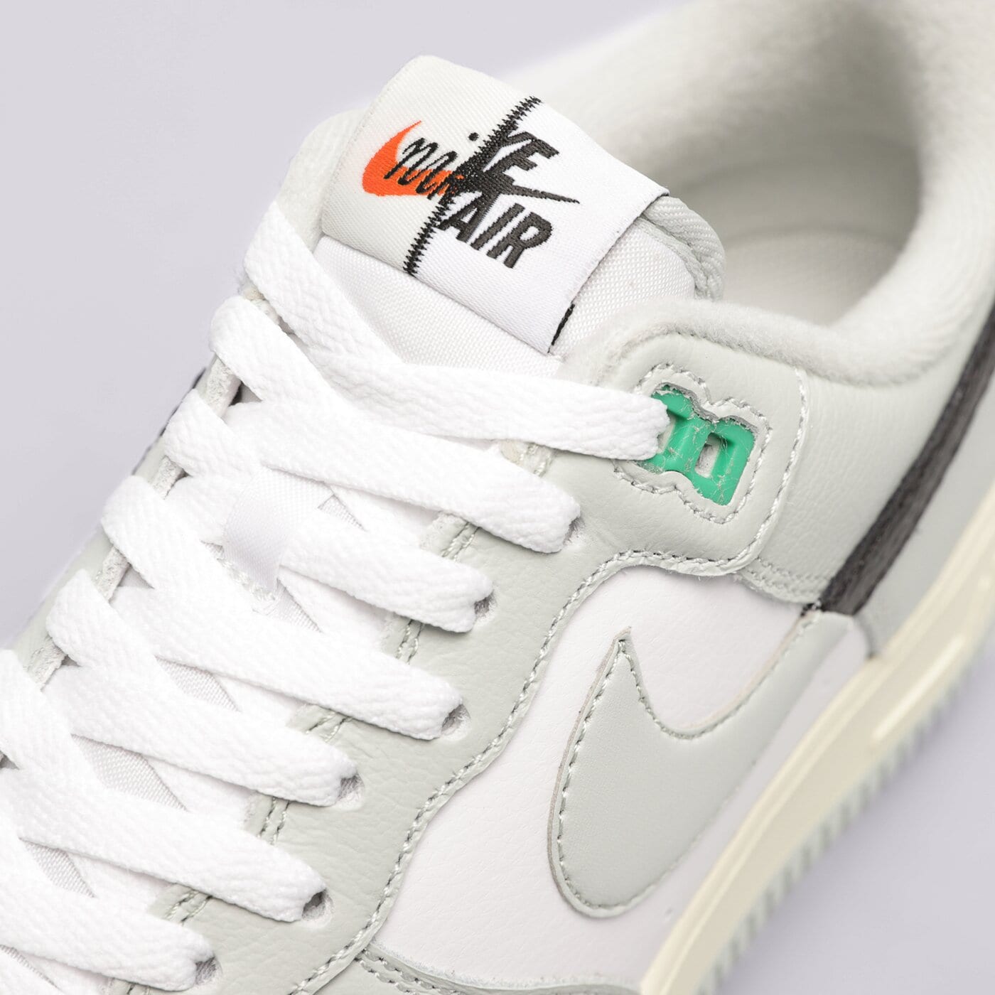 Мъжки маратонки NIKE AIR FORCE 1 '07 LV8 dz2522-001 цвят сив