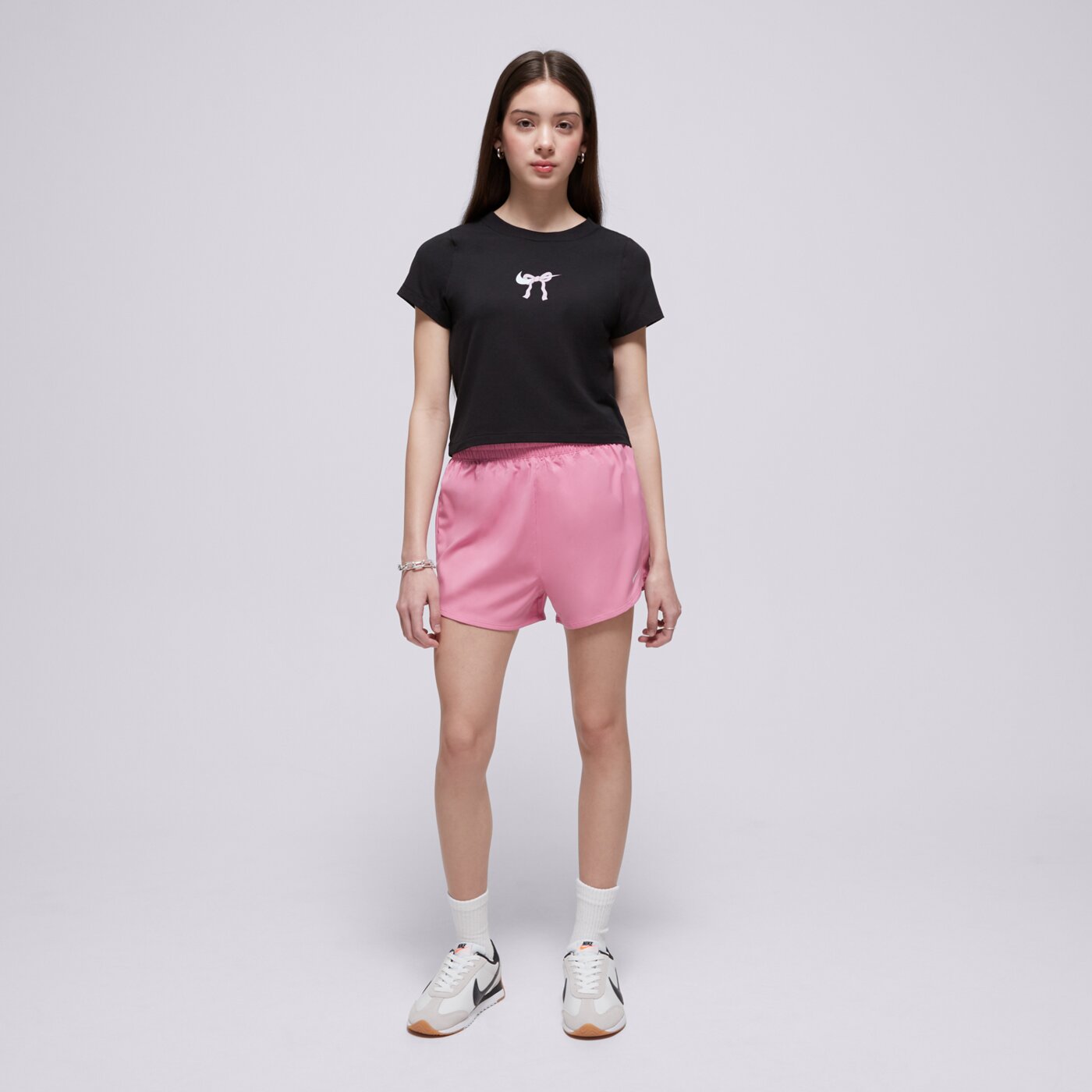 Детска тениска NIKE ТЕНИСКА G NSW TEE BOW GIRL hq2344-010 цвят черен