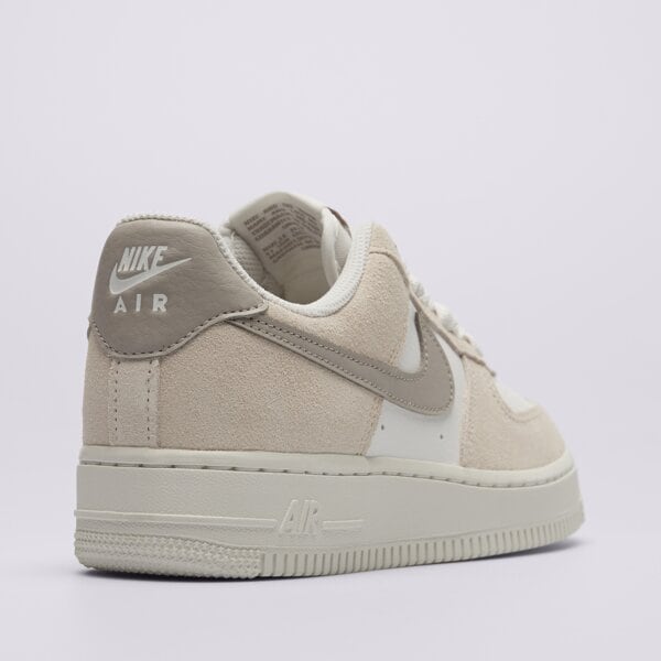Дамски маратонки NIKE W AIR FORCE 1 LO SR ii7650-121 цвят бежов
