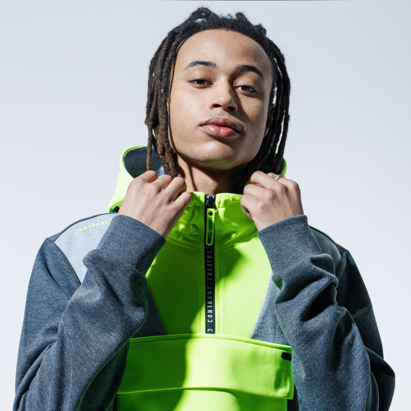 Мъжки суичър CONFRONT СУИТЧЪР С КАЧУЛКА MALIBU  cf120blm61001 цвят сив