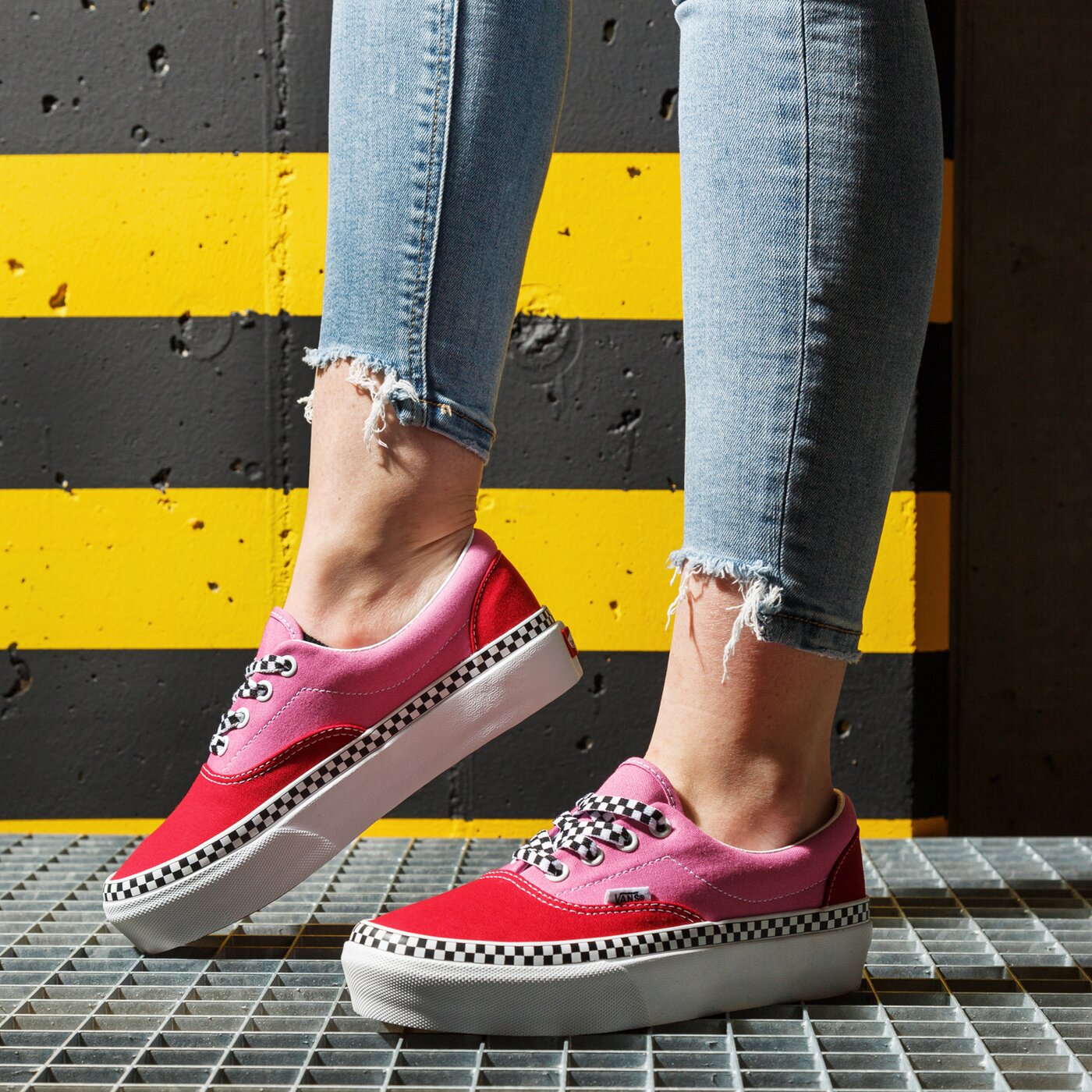 Дамски маратонки VANS UA ERA PLATFORM vn0a3wluwvx1 цвят червен