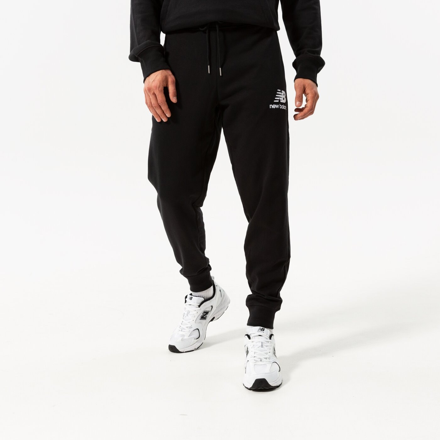 Мъжки панталони NEW BALANCE ПАНТАЛОНИ NB ESSENTIALS STACKED LOGO SWEATPANT mp03558bk цвят черен