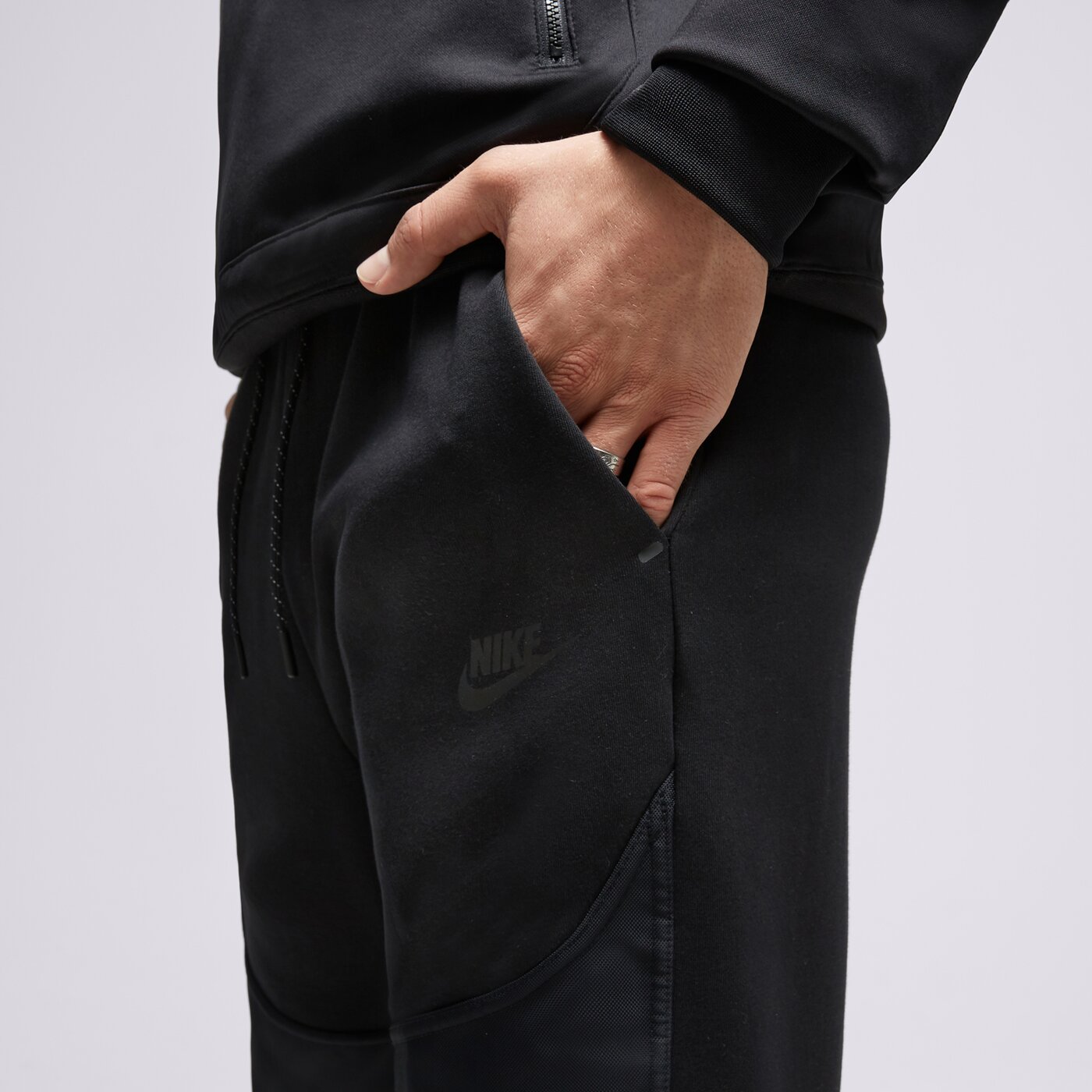 Мъжки панталони NIKE ПАНТАЛОНИ M NK TECH FLC OVERLAY JGGR dr6171-010 цвят черен