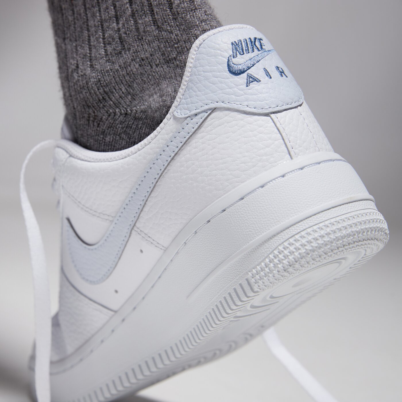 Дамски маратонки NIKE WMNS AIR FORCE 1 '07 hv2511-100 цвят бял