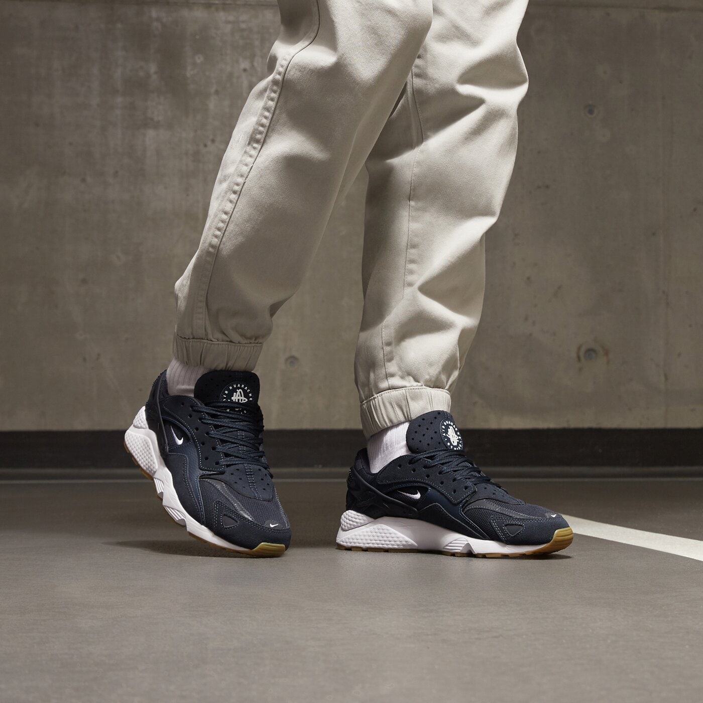 Мъжки маратонки NIKE AIR HUARACHE RUNNER dz3306-400 цвят тъмносин