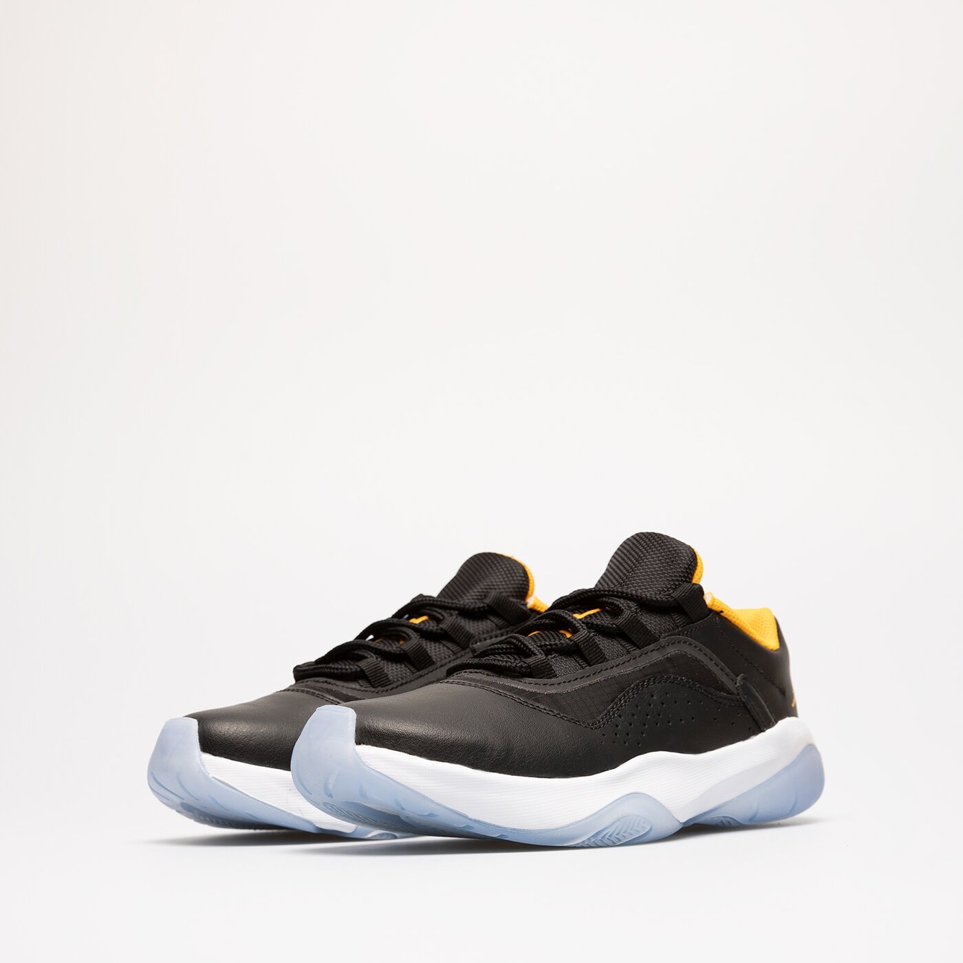 Детски маратонки AIR JORDAN 11 CMFT LOW BG  cz0907-071 цвят черен