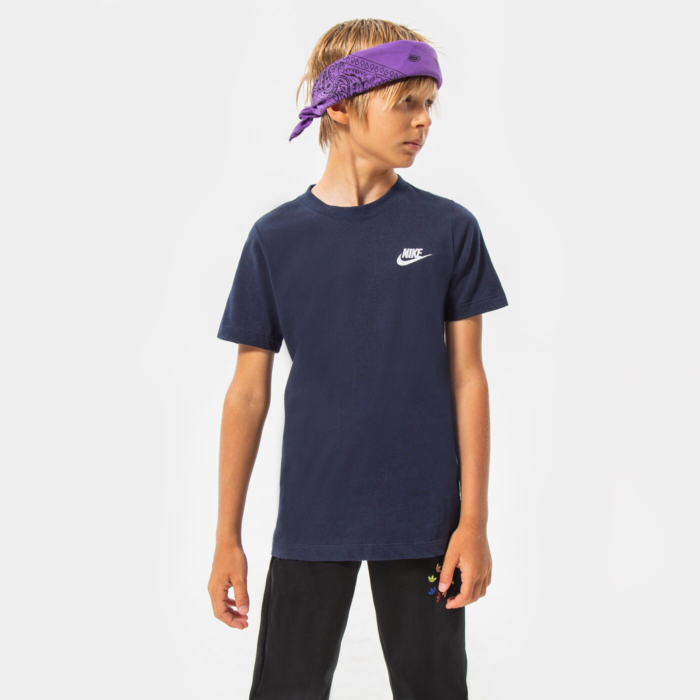 Детска тениска NIKE SMALL LOGO ТЕНИСКА JUNIOR BOY ar5254-451 цвят тъмносин