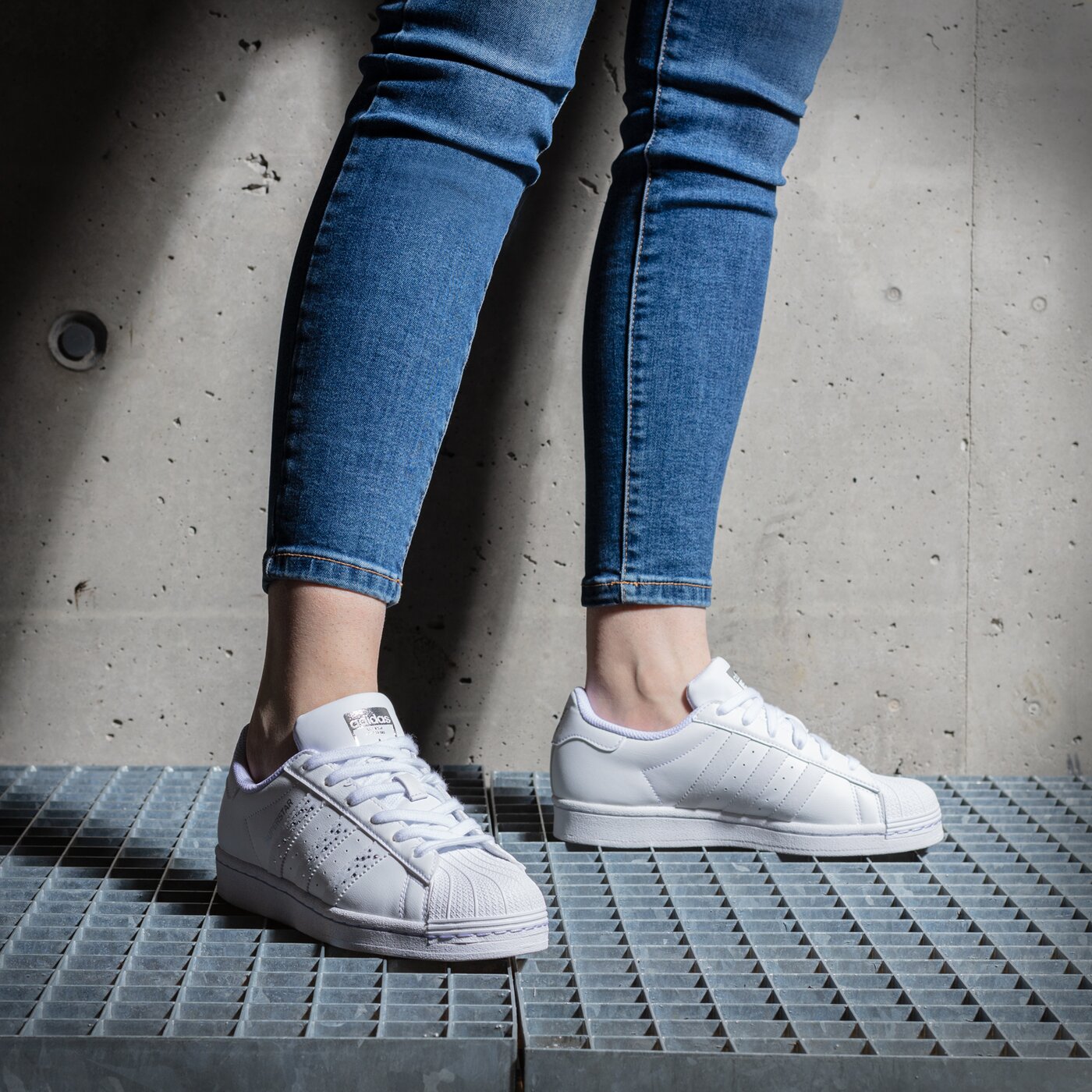 Детски маратонки ADIDAS SUPERSTARJ h04019 цвят бял