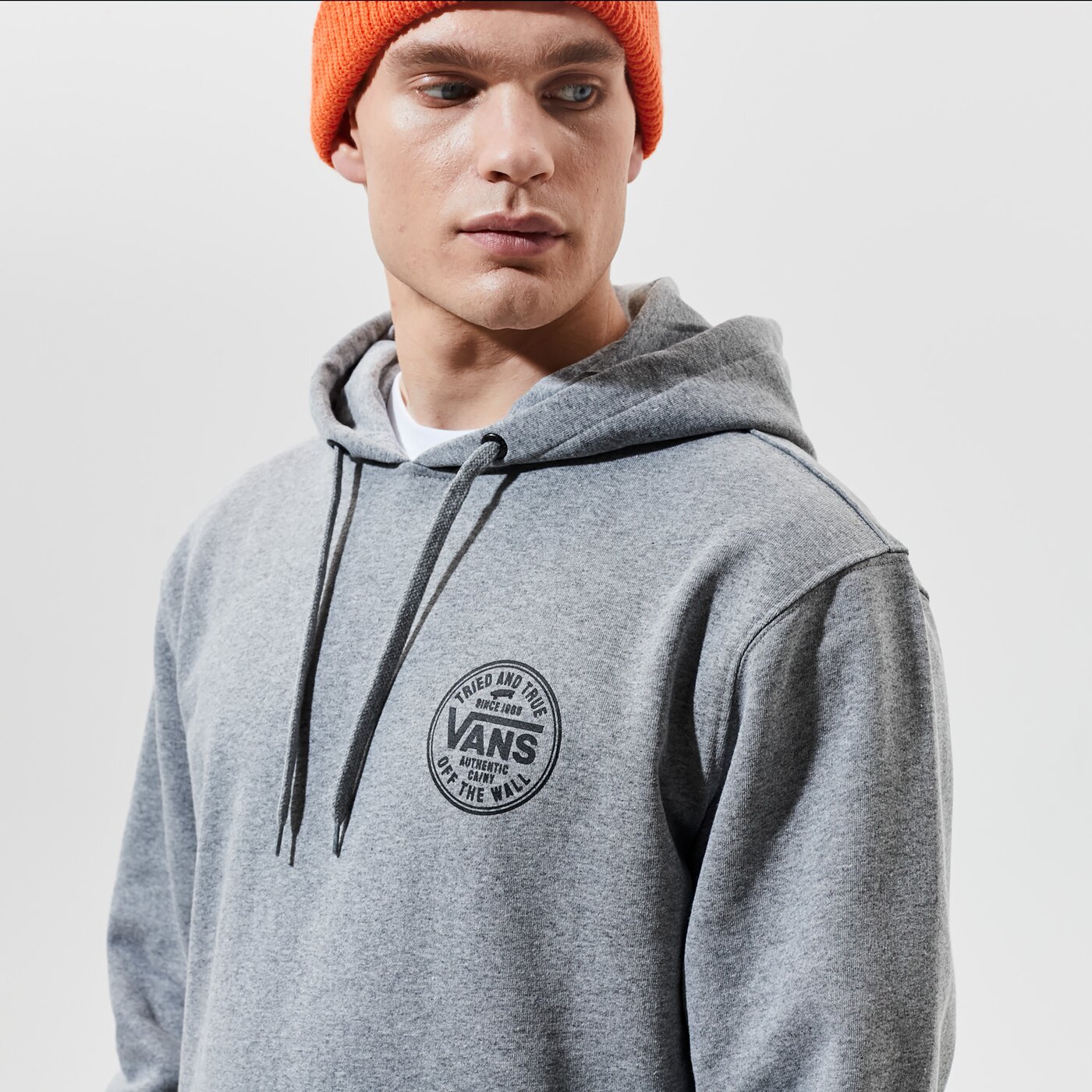 Мъжки суичър VANS СУИТЧЪР С КАЧУЛКА MN TRIED AND TRUE PO CEMENT HEATHER vn0a54az02f1 цвят сив