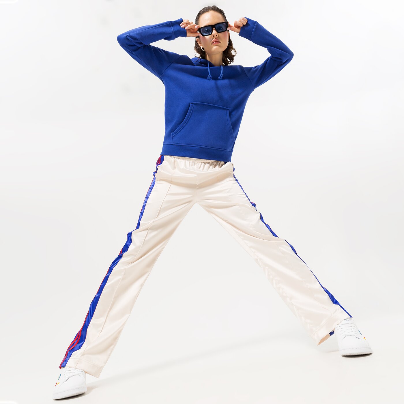 Дамски суичър ADIDAS СУИТЧЪР С КАЧУЛКА HOODIE ia6417 цвят син