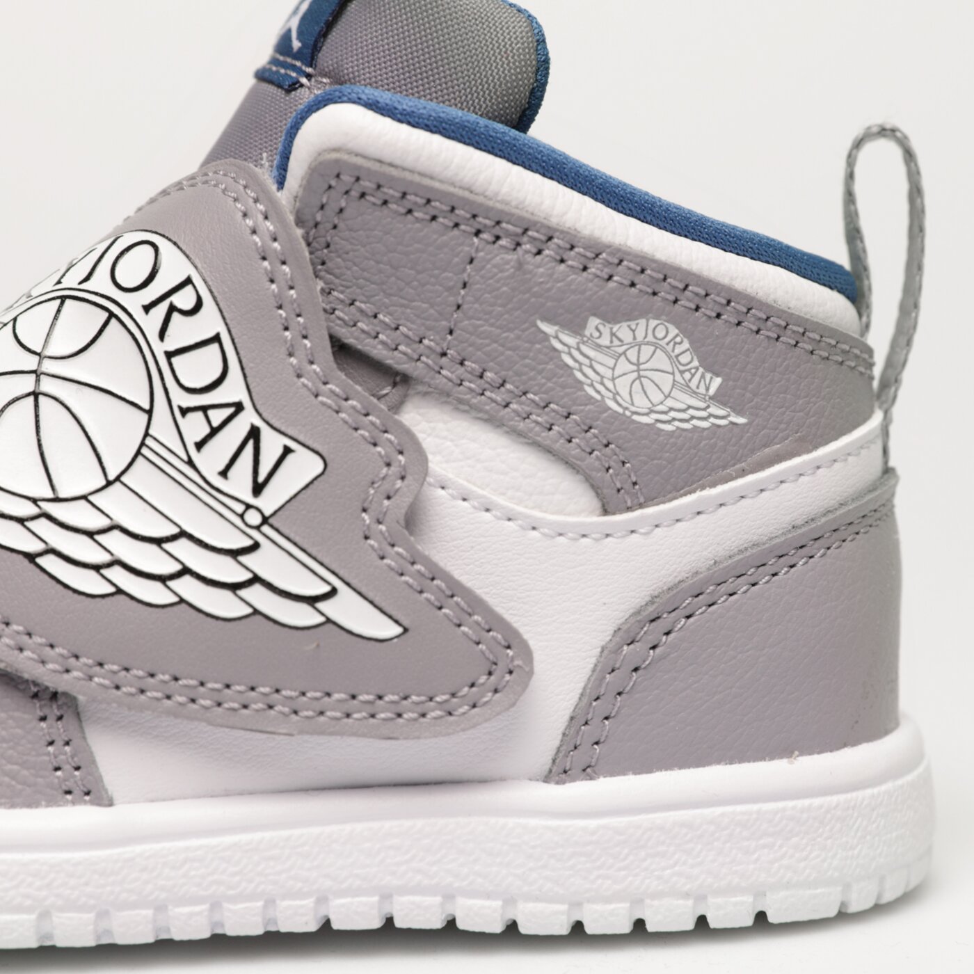 Детски маратонки SKY JORDAN 1  bq7196-014 цвят сив