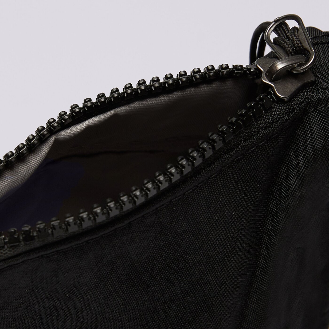 Дамски сак NIKE ЧАНТА NK AURA CRESCENT CROSSBODY hq4370-013 цвят черен