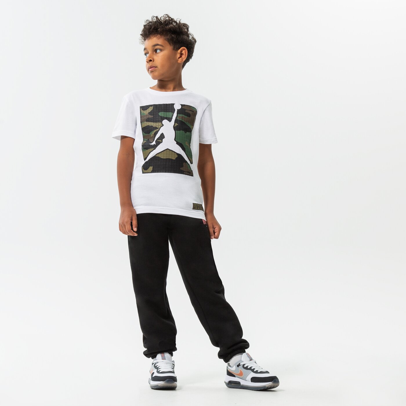 Детска тениска JORDAN ТЕНИСКА JUMPMAN STANDARD ISSUE BOY 95b838-w1x цвят бял