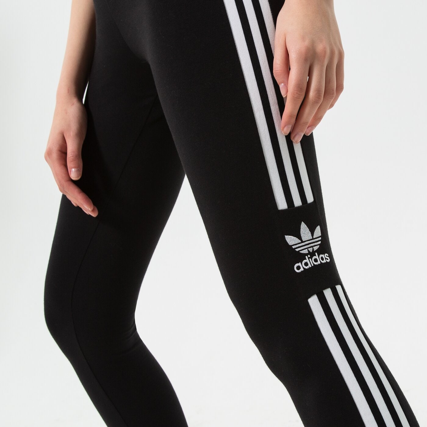 Дамски панталони ADIDAS КЛИН TREFOIL TIGHT dv2636 цвят черен