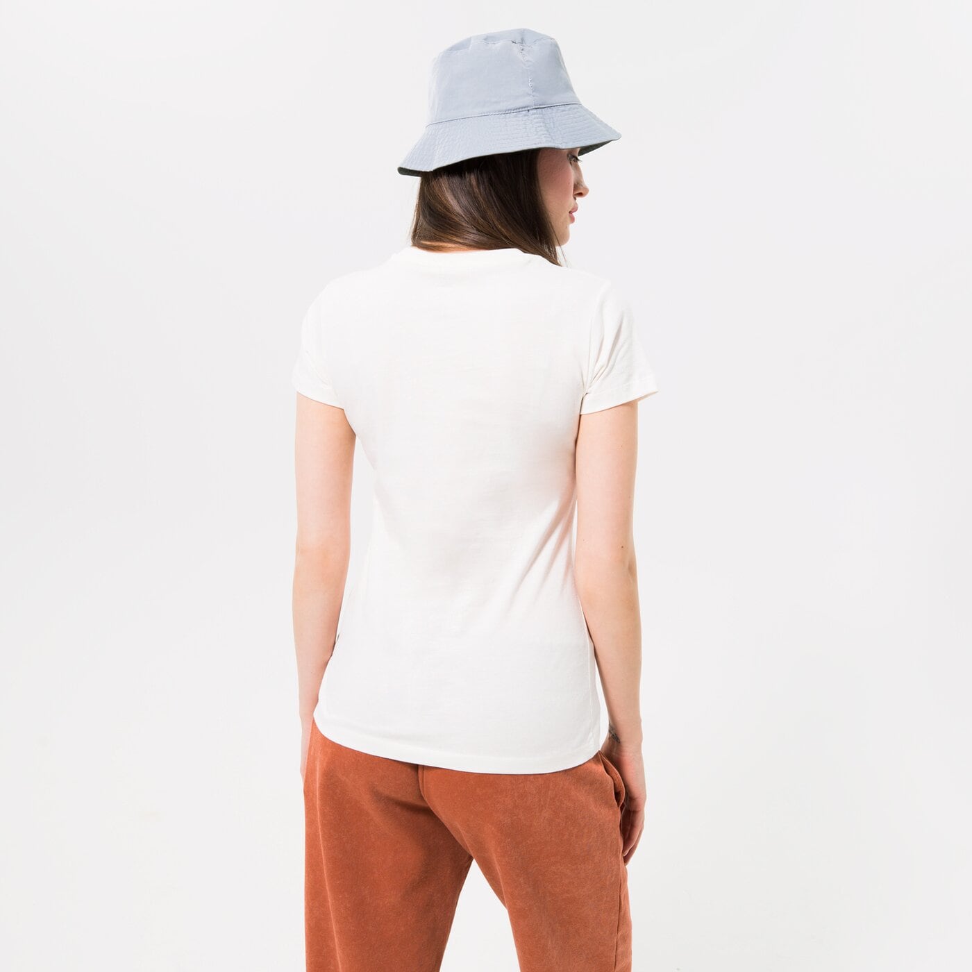 Дамска тениска NEW BALANCE ТЕНИСКА NB ESSENTIALS STACKED LOGO TEE wt91546mlt цвят бял