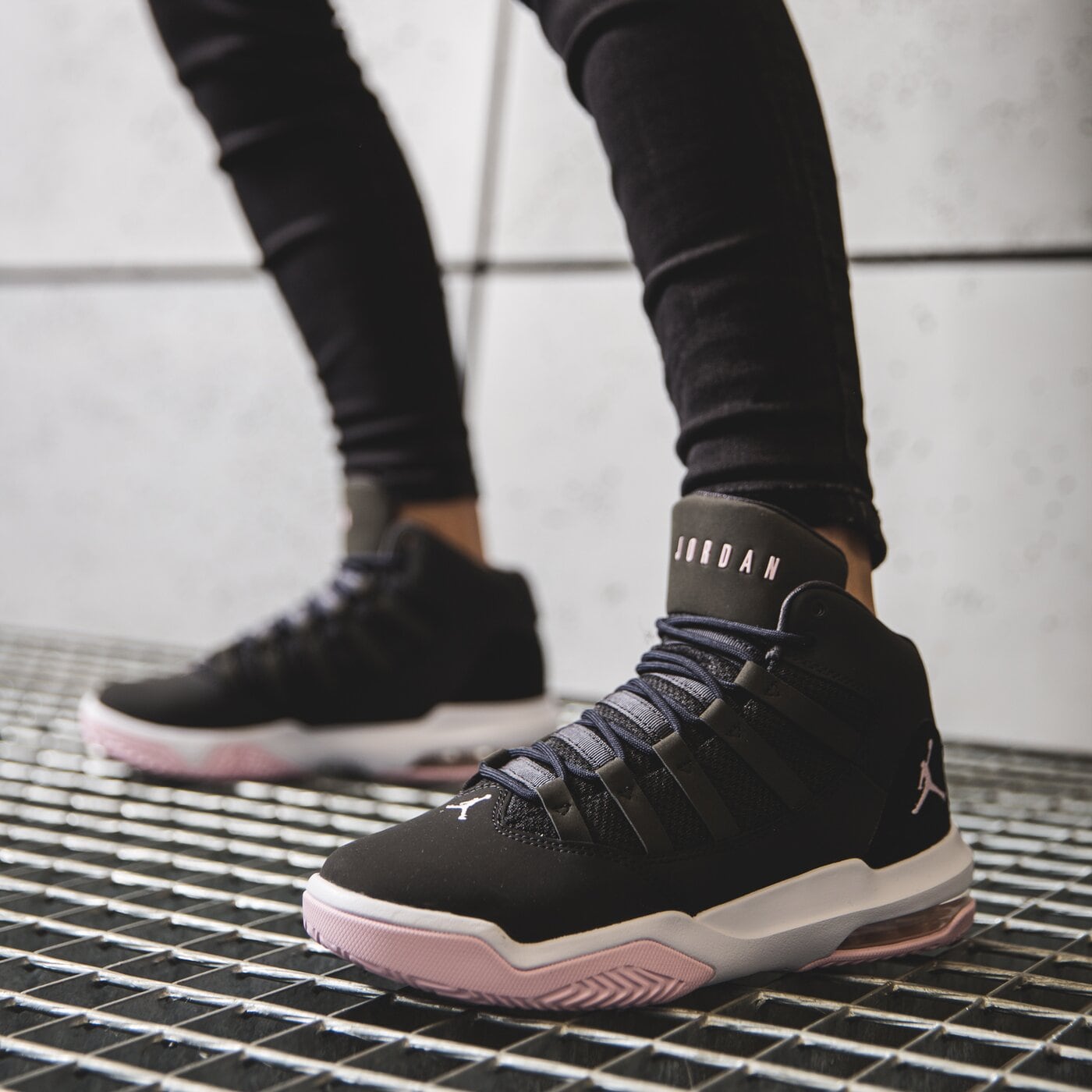 Детски маратонки JORDAN MAX AURA (GS) aq9249-060 цвят сив