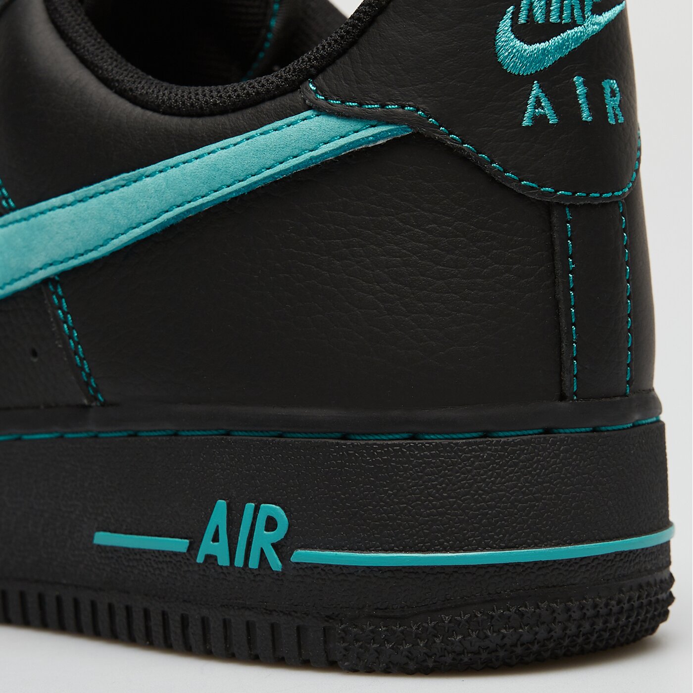 Мъжки маратонки NIKE AIR FORCE 1 '07 LV8 hq2037-002 цвят черен