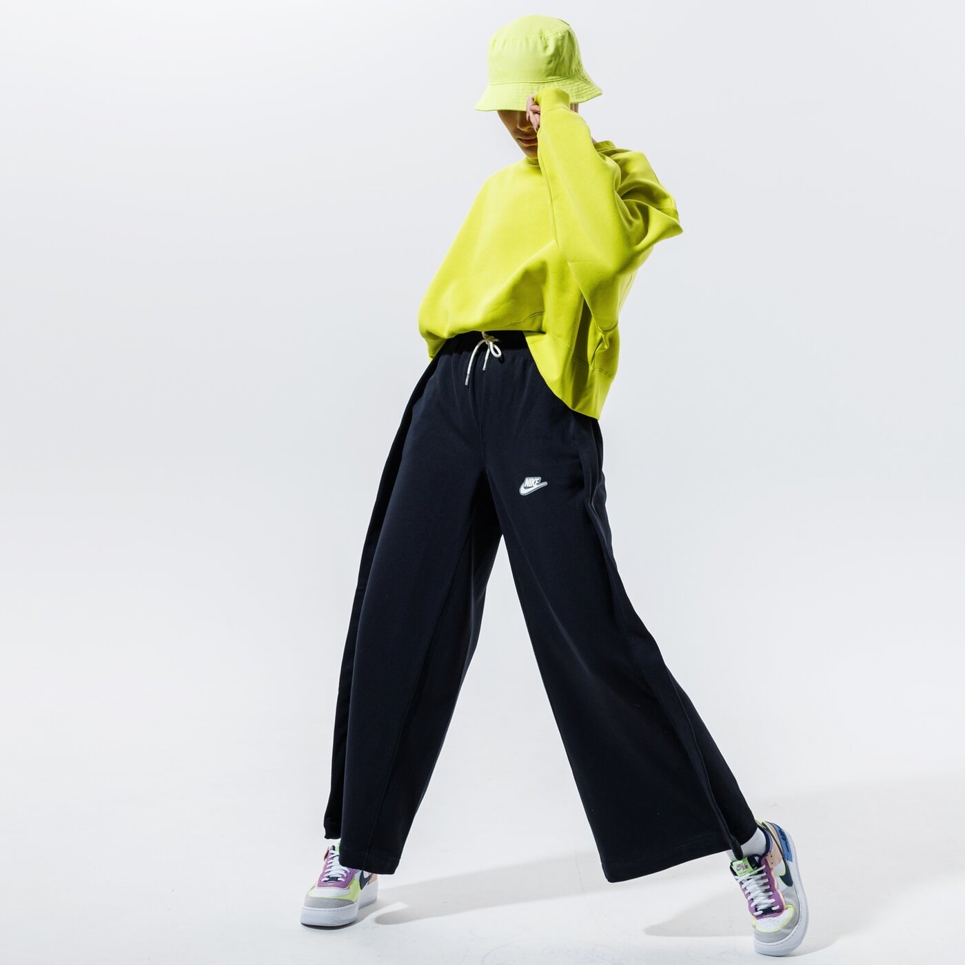 Дамски суичър NIKE СУИТЧЪР SPORTSWEAR ESSENTIALS ck0168-344 цвят жълт