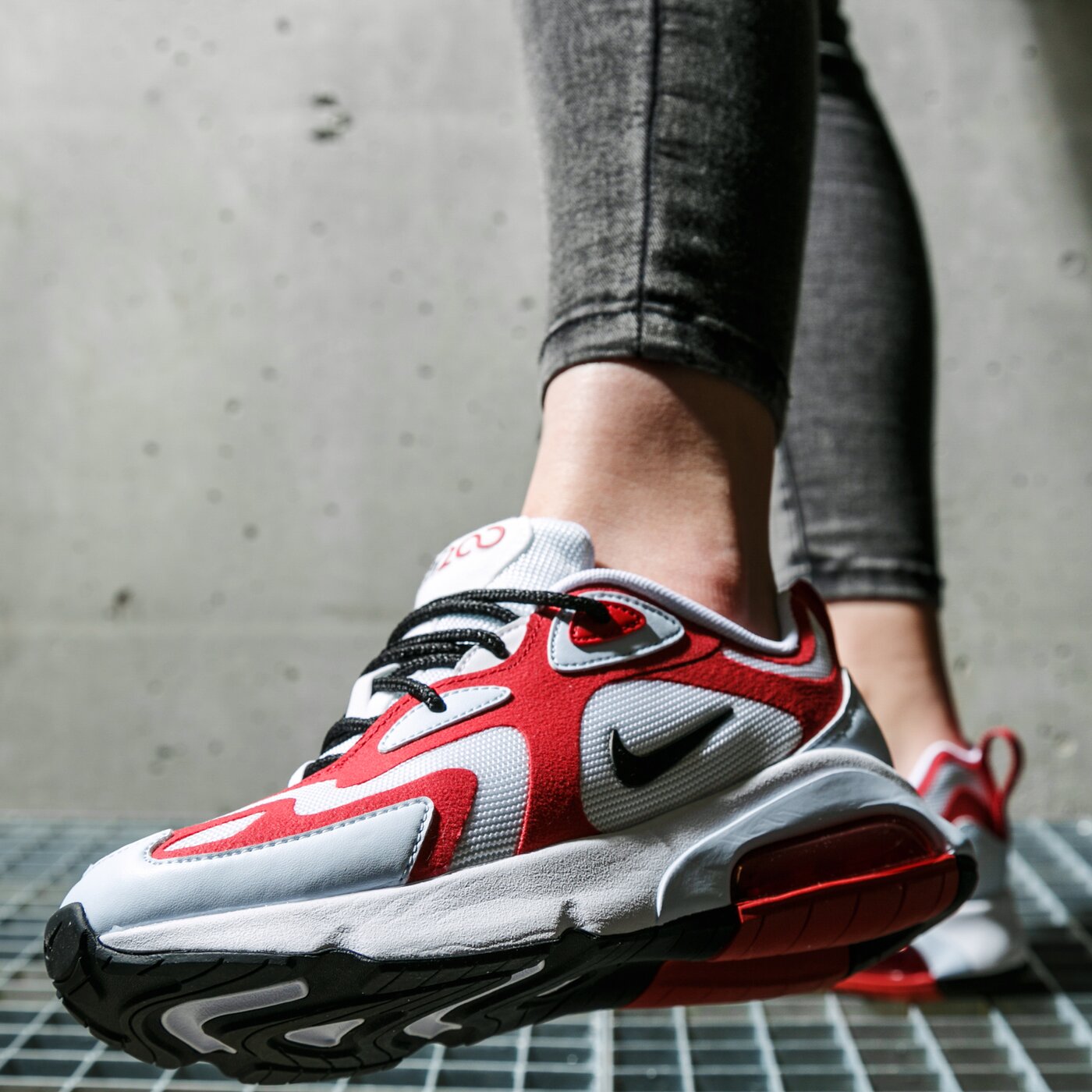 Дамски маратонки NIKE AIR MAX 200 at6175-103 цвят бял