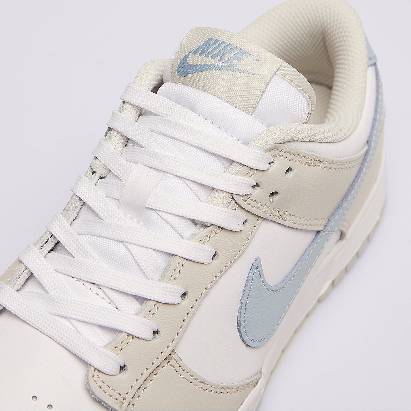 Дамски маратонки NIKE DUNK LOW  hf0023-100 цвят бежов