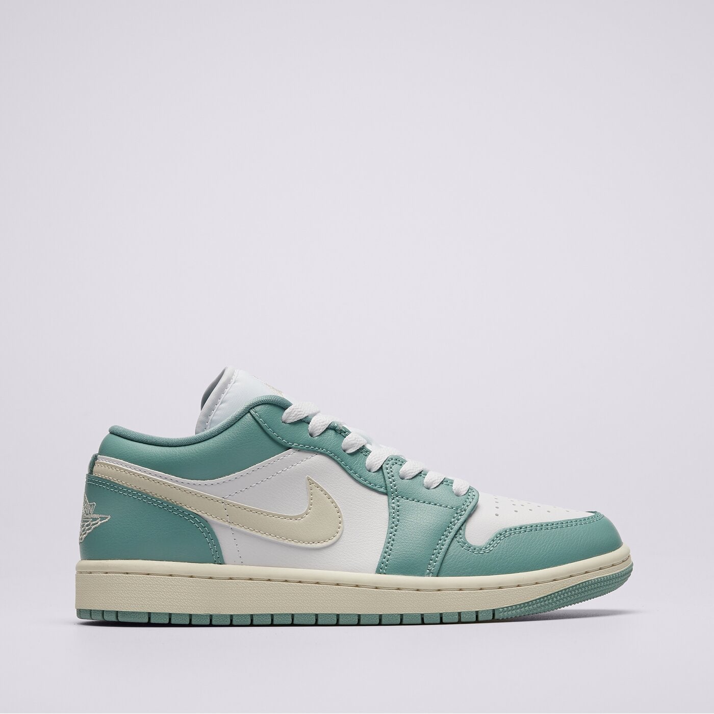 Дамски маратонки WMNS AIR JORDAN 1 LOW dc0774-138 цвят бял