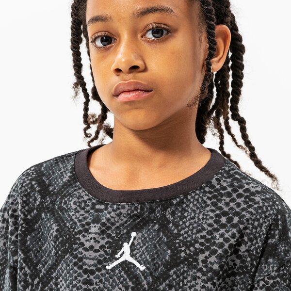 Детска тениска JORDAN ТЕНИСКА ESSENTIALS SNAKE TEE GIRL 45b313-023 цвят черен