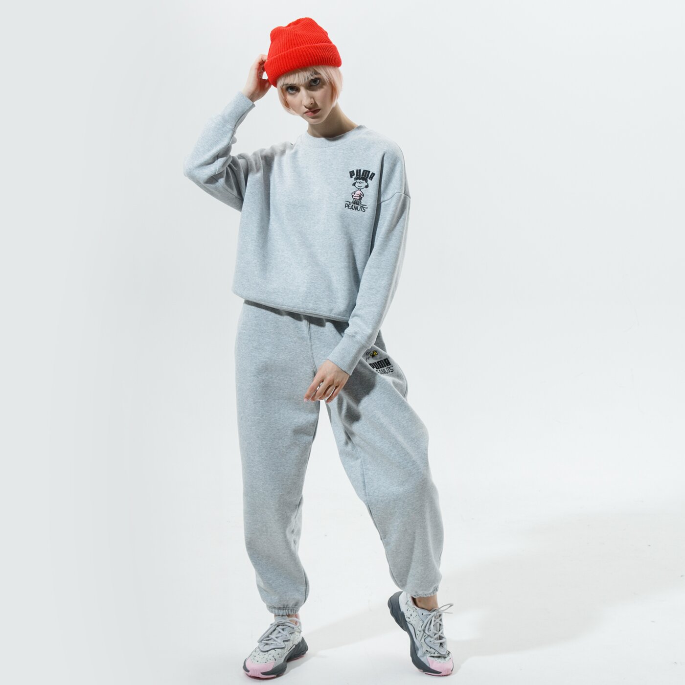 Дамски суичър PUMA СУИТЧЪР PUMA X PEANUTS W CREW 53115904 цвят сив