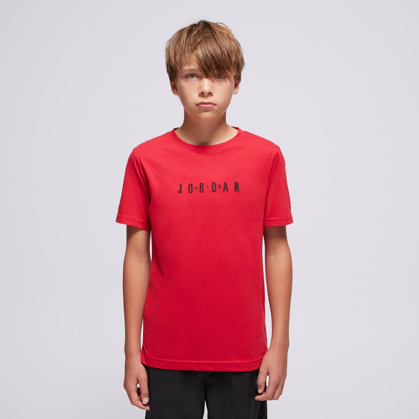 Детска тениска JORDAN ТЕНИСКА JDB MJ WORDMARK EMB CREW BOY 95d634-r78 цвят червен