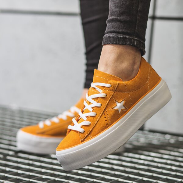 Дамски маратонки CONVERSE ONE STAR PLATFORM 563487c цвят оранжев
