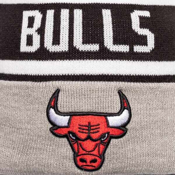 Мъжка зимна шапка NEW ERA ШАПКА JAKE BEANIE BULLS CHICAGO BULLS BLKOTC 60284991 цвят черен