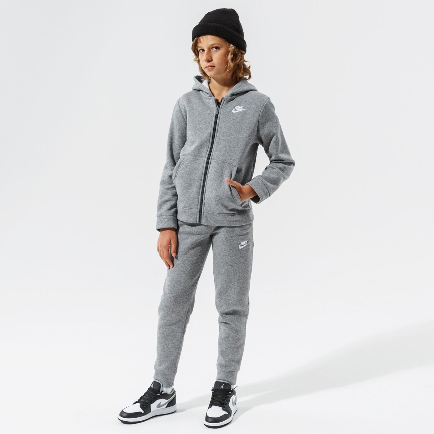Детска тениска NIKE КОМПЛЕКТ SPORTSWEAR FLEECE TRACKSUIT JUNIOR BOY bv3634-091 цвят сив