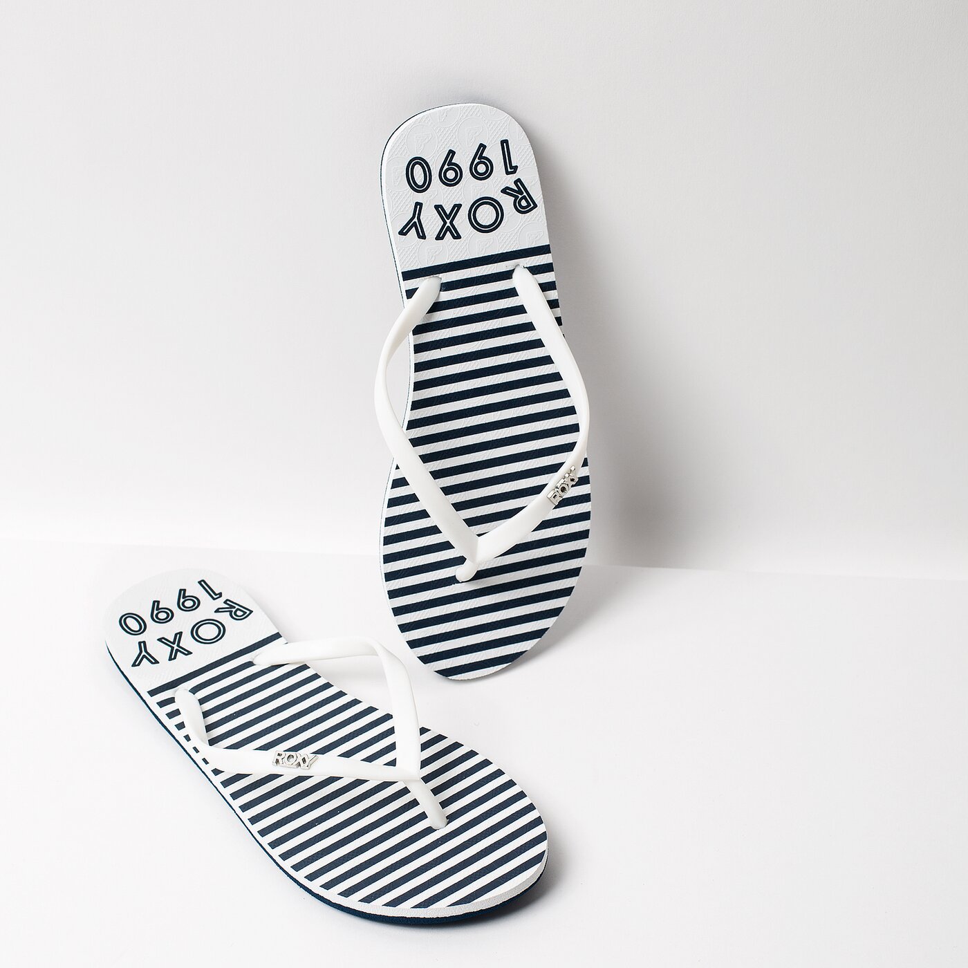 Дамски джапанки ROXY VIVA STAMP II arjl100683wht цвят тъмносин