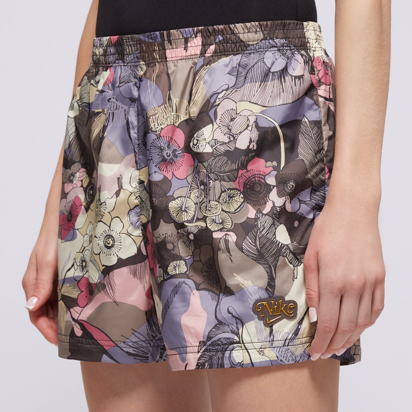 Дамски къси панталони NIKE ШОРТИ W NSW FEMME SHORT WVN AOP HR cz9292-004 цвят многоцветен