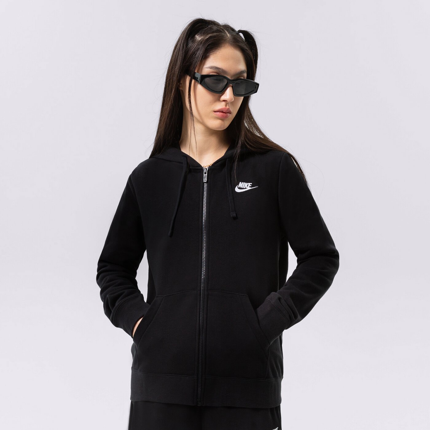 Дамски суичър NIKE СУИТЧЪР С ЦИП И С КАЧУЛКА W NSW CLUB FLC FZ  dq5471-010 цвят черен