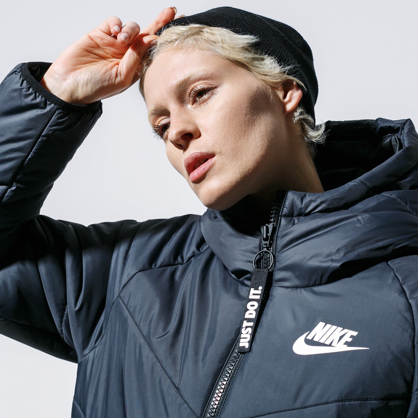 Дамско зимно яке NIKE ЯКЕ W NSW WR SYN FILL JKT HD bv2906-010 цвят черен