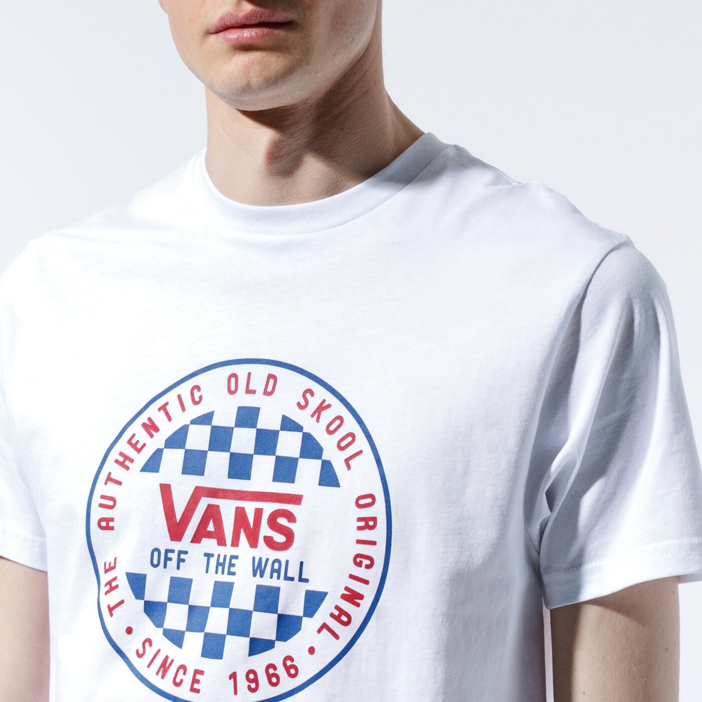 Мъжка тениска VANS ТЕНИСКА OG CHECKER SS vn0a49sywht1 цвят бял