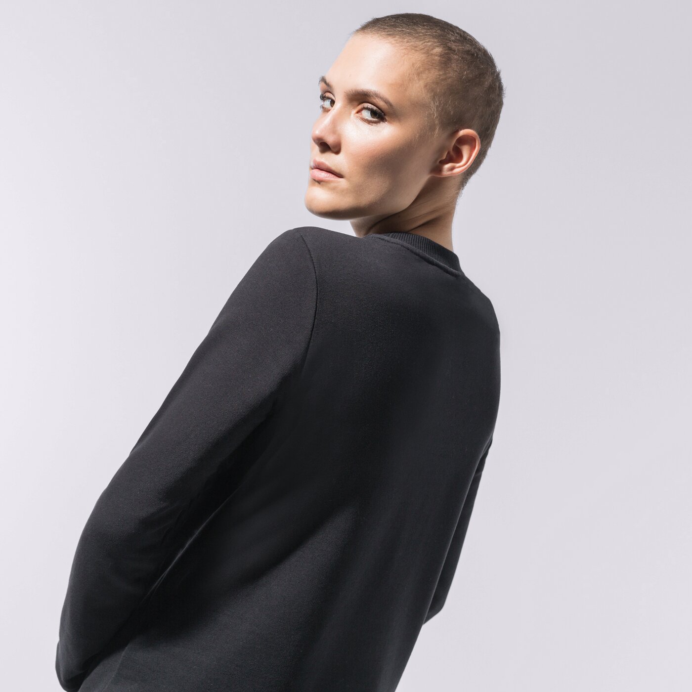 Дамски суичър VANS СУИТЧЪР CLASSIC V CREW vn0a4s97blk1 цвят черен